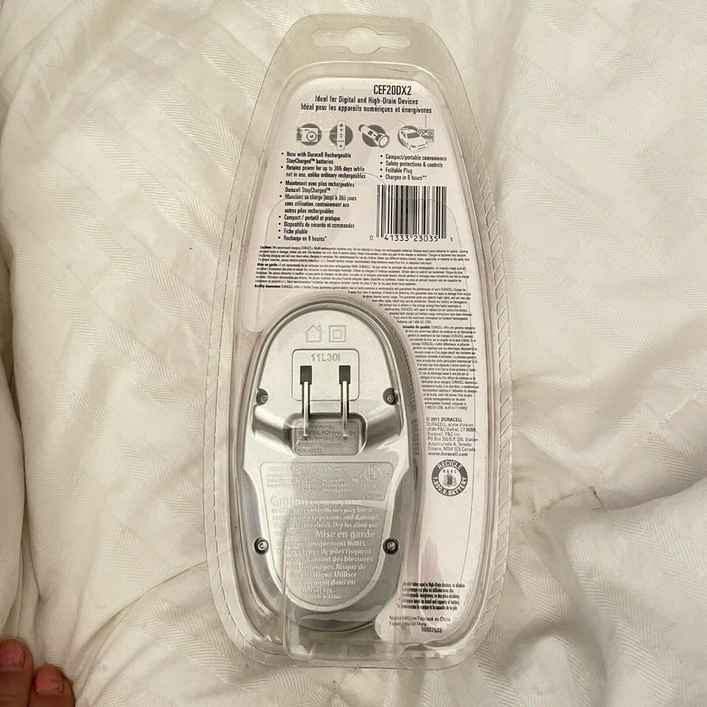 New Sealed DURACELL RECHARGEABLE MINI 2 Battery Charger Pink w/ 2 AA NiMH batt - Picture 5 of 7